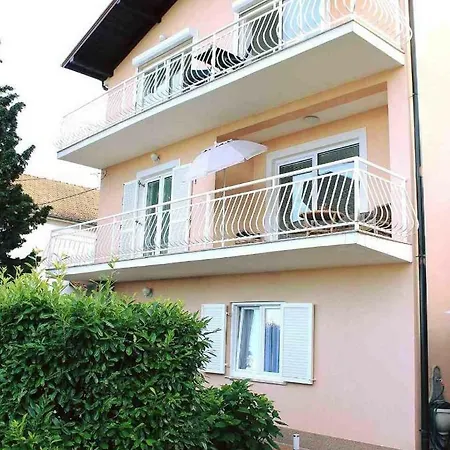 Ruza 1 Apartment *